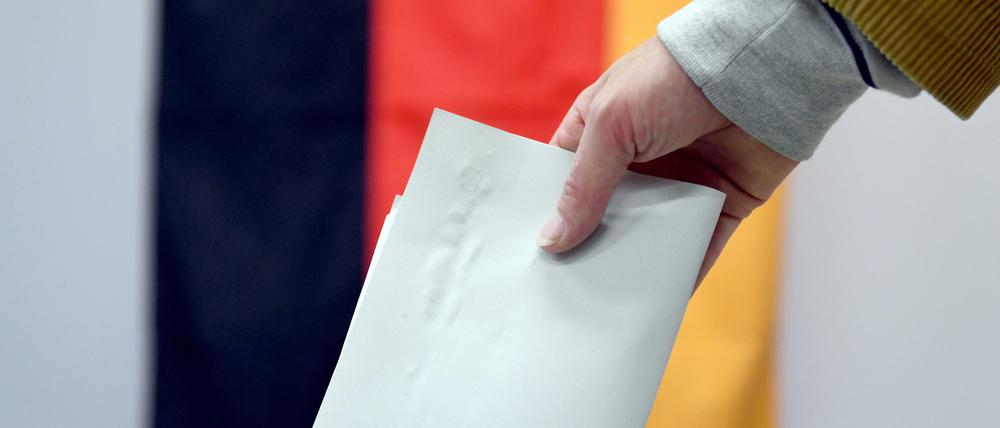 Die Stimmabgabe in einem Berliner Wahllokal.