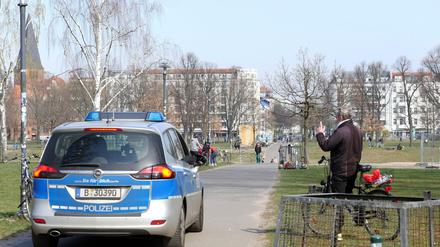 Police patrol Volkspark Friedrichshain, but people enjoy the great weather and keep their distance.