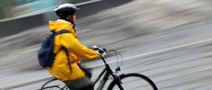 Mit oder ohne? Die Helmpflicht für Fahrradfahrer wird nicht zum ersten Mal diskutiert. Die Radfahr-Lobby ist dagegen.