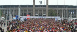 Große Kulisse. Der 25-Kilometer-Lauf beginnt am Olympiastadion. 