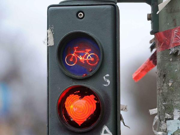 Ein rotes Herz für Radfahrer. Das bedeutet aber noch lange nicht, dass ein echter Kampfradler hier stehen bleibt.