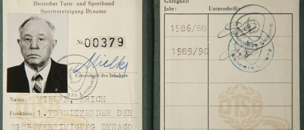Der SV-Dynamo Mitgliedsausweis von Stasi-Chef Erich Mielke.