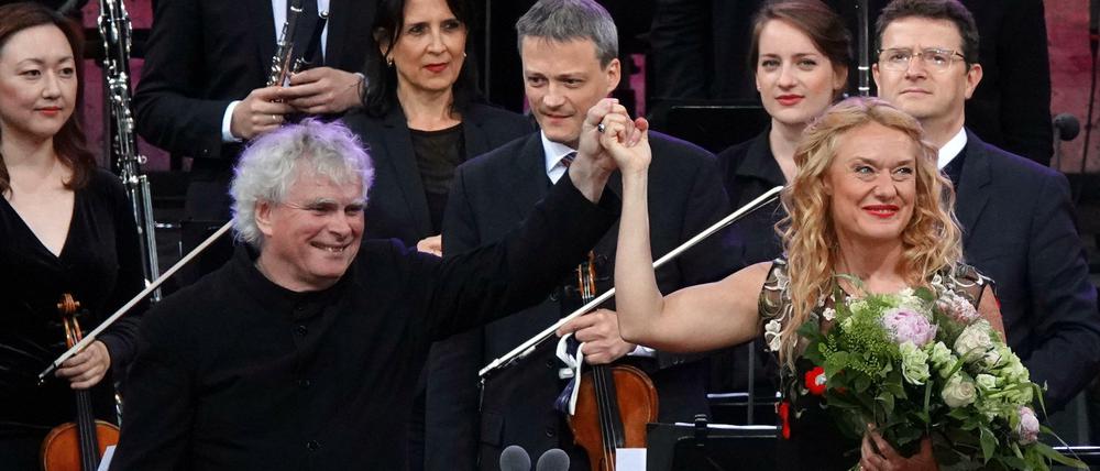 Sir Simon Rattle und seine Frau, die Mezzosopranistin, Magdalena Kožená, begeistern beim Konzert in der Waldbühne.