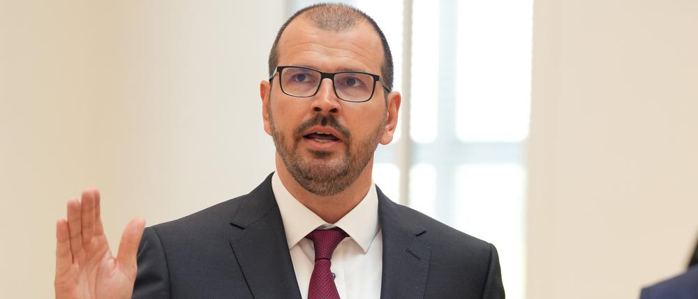 Steffen Freiberg (SPD) bei seiner Vereidigung als Brandenburger Bildungsminister im Mai. 