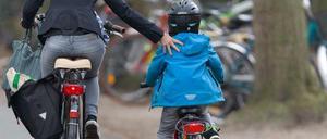 Schutz: Besonders Kindern wird zum Tragen eines Fahrradhelms geraten.