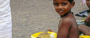 Laut Unicef hat beinahe jede dritte Familie in Sri Lanka wegen der Corona-Pandemie die Menge der Nahrung für ihre Kinder bereits eingeschränkt.