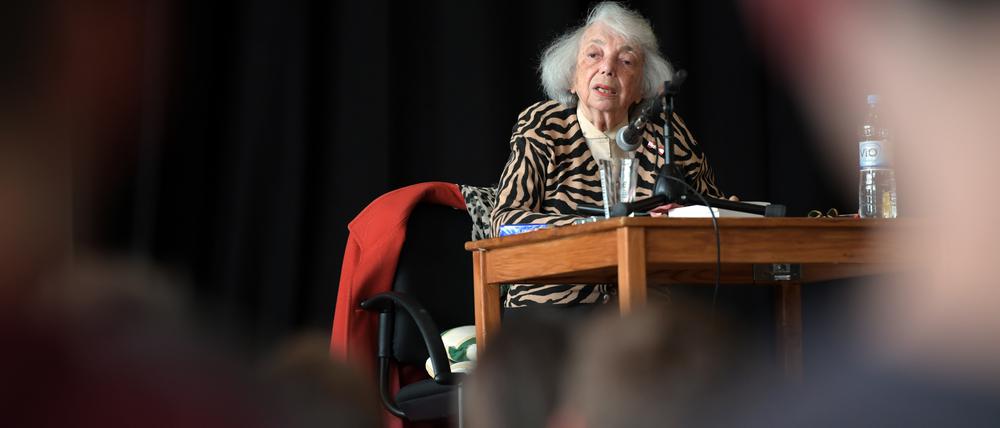 Unermüdliche Mahnerin. Die Holocaust-Überlebende Margot Friedländer liest seit ihrer Rückkehr nach Berlin regelmäßig vor Schülern aus ihrem Buch. 