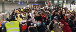 Tausende Kriegsflüchtlinge aus der Ukraine wurden im Berliner Hauptbahnhof empfangen und versorgt.