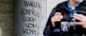 "Bullen verpisst euch vom Kotti" - steht an einer Wand am Kottbusser in Berlin-Kreuzberg.