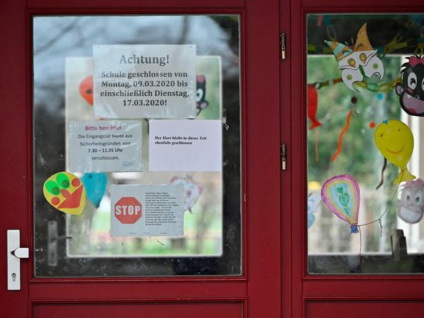 Eine Infizierte hatte die Prinz-von-Homburg-Schule mit 730 Schülern besucht. 