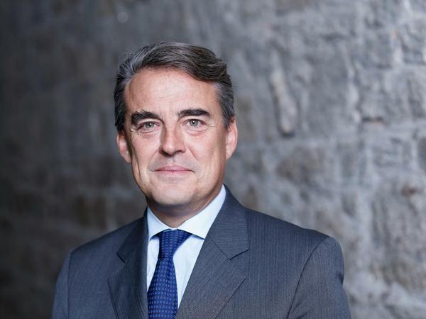 Gastgeber Alexandre de Juniac, der Generalsekretär des Weltluftfahrtverbandes IATA mit Hauptsitz im kanadischen Montreal, fliegt angeblich über Genf zur Konferenz nach Berlin ein.