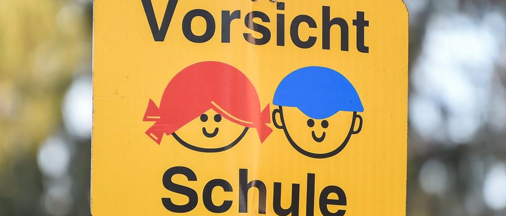 Schülerinnen und Schüler in Berlin sollten bis zu den Sommerferien nicht mehr zum Präsenzunterricht zurückkehren. Ein Gericht hat dies nun für rechtswidrig erklärt.