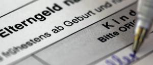 Tausende Berliner warten auf ihre Elterngeld. Die Bearbeitung der Anträge dauert meist mehrere Monate - und die Eltern müssen derweil ohne Geld klarkommen.