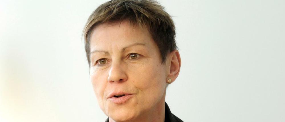Sozialsenatorin Elke Breitenbach möchte den Menschen “passgenaue Hilfe” anbieten.