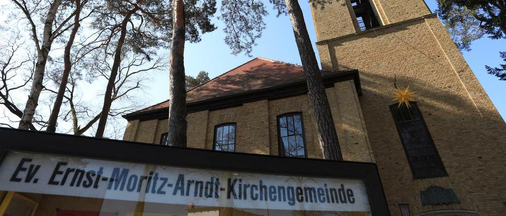 Die Gemeinde der Ernst-Moritz-Arndt-Kirche debattiert über belastetes Inventar.