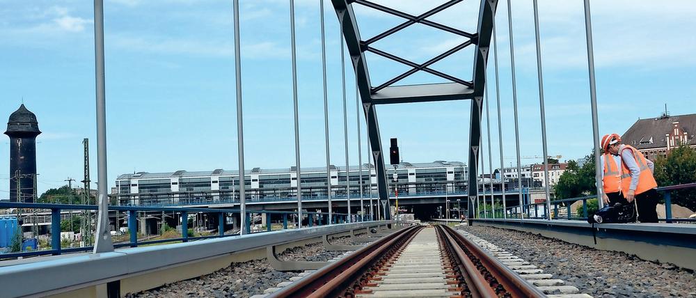 Neue Brücke am Bahnhof Ostkreuz