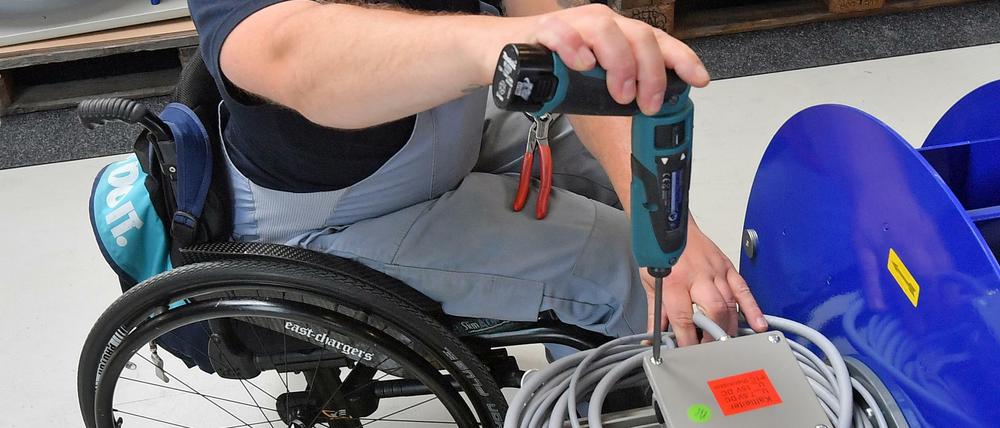 Wer nicht genug Menschen mit Behinderung einstellt muss eine Abgabe zahlen – viele Unternehmen tun das.