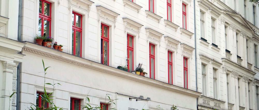 "Diese eG" hat seit Mai dieses Jahres durch das bezirkliche Vorkaufsrecht in Friedrichshain-Kreuzberg fünf Häuser erworben (Symbolbild).