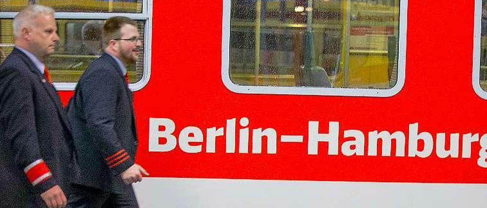 Heute Morgen startete der erste Interregio-Express vom Bahnhof Zoo in Berlin nach Hamburg.