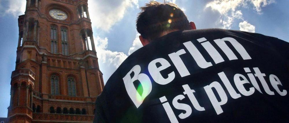 "Berlin ist pleite" - ein modisches T-Shirt aus dem Jahr 2002.