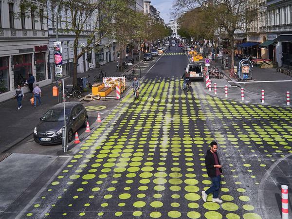 Die grünen Punkte sollen zur Verkehrsberuhigung beitragen.