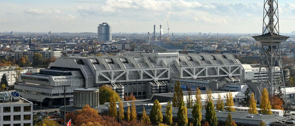Das Internationale Congress Centrum Berlin (ICC Berlin) mit dem Funkturm. 