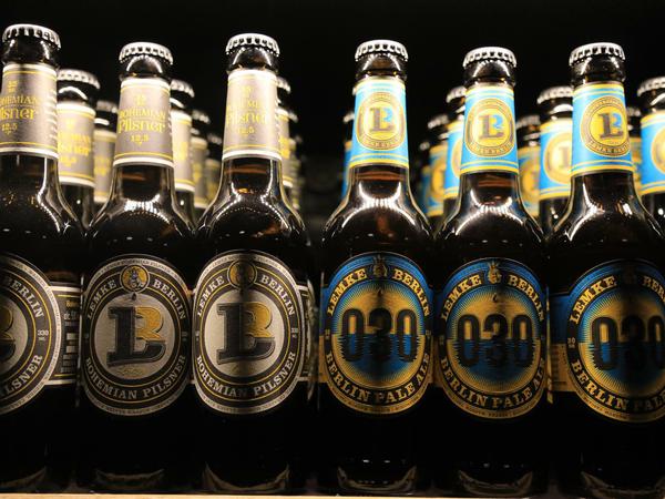 Gibt es auch im Supermarkt: Lemke füllt seine Biere seit einiger Zeit auch in Flaschen ab. 