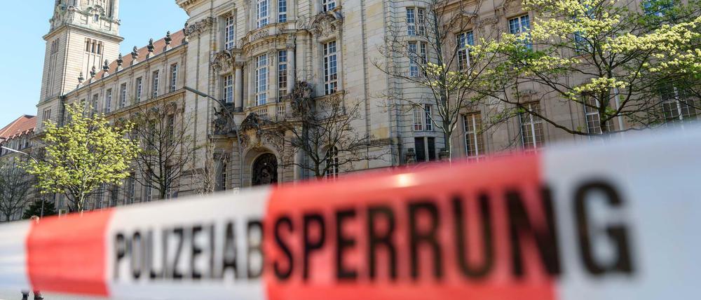 Bombendrohung gegen das Berliner Landgericht im Prozess gegen André M., der selbst zahlreiche Bombendrohungen verschickt haben soll