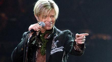 David Bowie während eines Konzerts im Jahr 2003. 