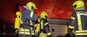 Am 25. August 2015 wurde die Sporthalle in Nauen in Brand gesetzt. Die Feuerwehr konnte nicht verhindern, dass die Halle komplett ausbrannte.