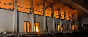 2015 wurde die als Flüchtlingsunterkunft vorgesehene Sporthalle in Nauen (Brandenburg) in Brand gesetzt.