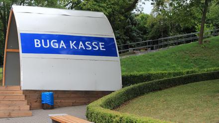 Was für kein Andrang: Eine Buga-Kasse in Havelberg. Die Veranstalter sind froh, wenn bis zum Ende der Ausstellung eine Million Besucher kommen. Geplant waren 1,5 Millionen.