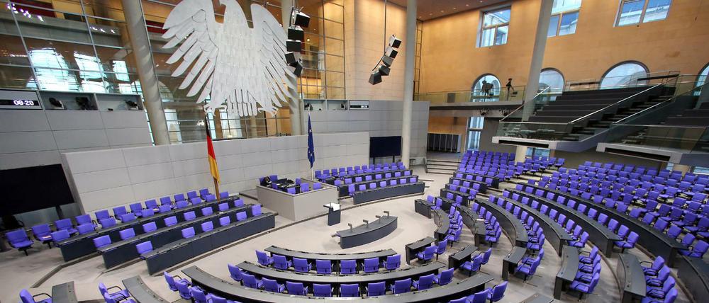 Der Plenarsaal des Deutschen Bundestages im Reichstagsgebäude in Berlin.