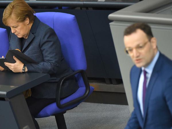 Auch der Bundestag debattierte am Mittwoch über Corona. Links Kanzlerin Merkel, rechts spricht Gesundheitsminister Spahn.