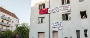In der Bornsdorfer Straße in Neukölln wurde aus Protest gegen die steigenden Mieten ein Haus besetzt. 