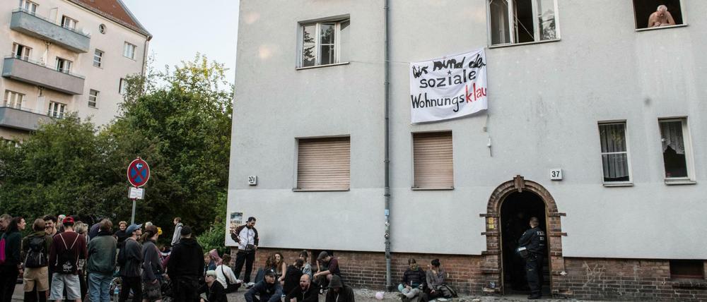 "Sozialer Wohnungsklau". Ein besetztes Haus in der Borndsorfer Straße in Neukölln.