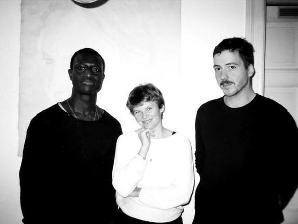 Schauspieler Welket Bungué, Fotografin Kristin Bethge und Autor Fabian Federl sind Freunde. 