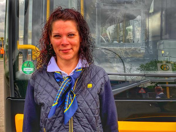Tamara Nötzel ist Busfahrerin, sie fährt meistens die Linie 128 zum Flughafen Tegel. Die ist jetzt oft leer.