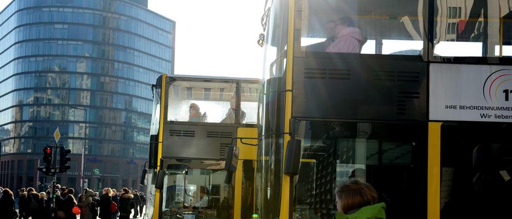 Doppeldeckerbusse am Potsdamer Platz.