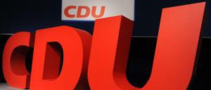 Das Logo der CDU bei einem Parteitag.