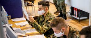 Wie in der bisherigen Hochphase der Pandemie sollen nun wieder Soldaten in Berlins Bezirken helfen.