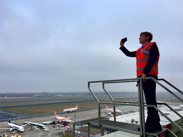Planespotter: Flughafen-Chef Engelbert Lütke Daldrup macht sich ein Bild von Tegel.