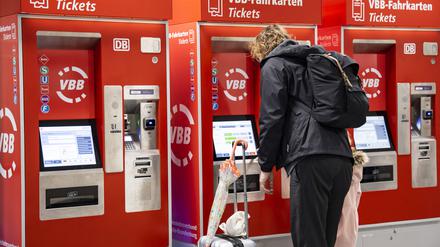 Das Berliner Sozialticket ist unkompliziert am Fahrkartenautomat erhältlich.