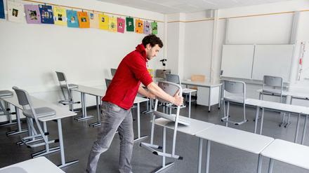 Klassenzimmer in Berlin könnten nach den Ferien auch in den Januar hinein weiter leer bleiben.