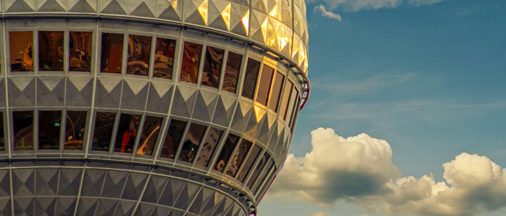 Das höchste der Gefühle finden Berliner und ihre Gäste in 206 Meter Höhe in der Kugel des Fernsehturms - und das seit nunmehr 50 Jahren.