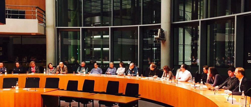 Im Europasaal des Bundestags diskutierte der Bundestagsabgeordnete Thomas Heilmann (ganz rechts im Bild) mit Leserinnen und Lesern aus Steglitz-Zehlendorf.