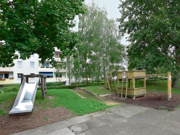 Elias - spurlos verschwunden. Ein Spielplatz im Potsdamer Wohngebiet "Am Schlaatz".