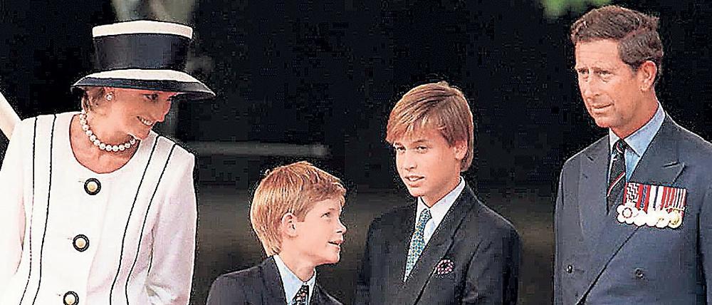 Familienfoto aus besseren Zeiten. Prinz William und Harry litten sehr unter dem Tod ihrer Mutter. Heute klären sie über psychische Krankheiten auf. 