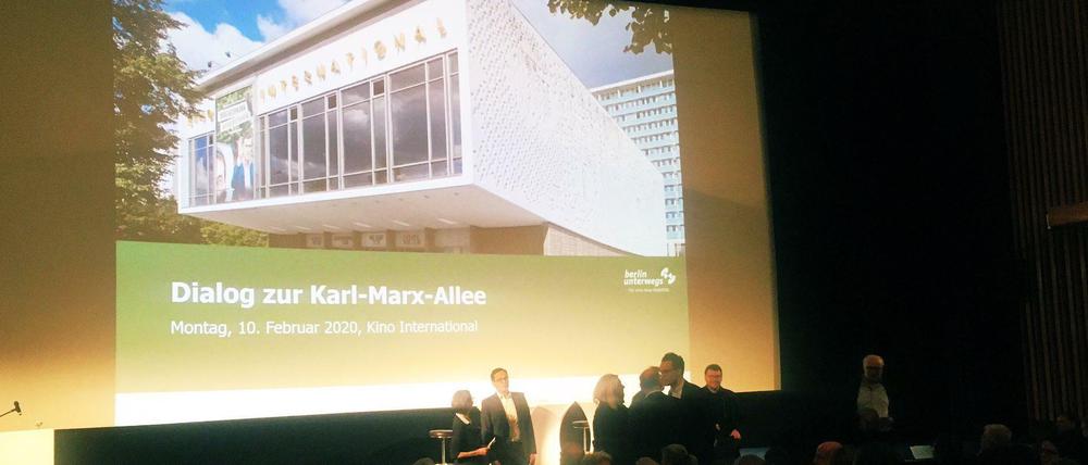 Am Montag fand ein Bürgerdialog zur Umgestaltung der Karl-Marx-Allee im Kino International statt.