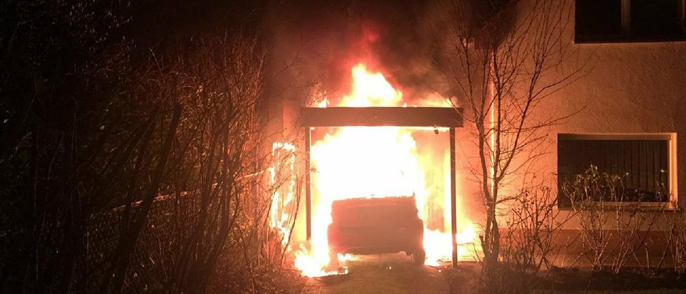 Am 01.02.2018 brennt das Auto von Linken-Politiker Ferat Kocak in Berlin-Neukölln.